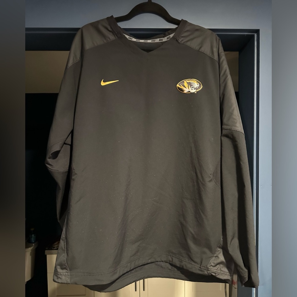XL Nike Mizzo Tigers pullover, unisex, adjustable hem.